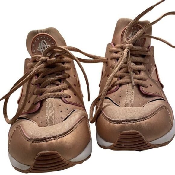 NIKE Huarache Rose Gold Limited Edition in Size 8 - Picture 1 of 16